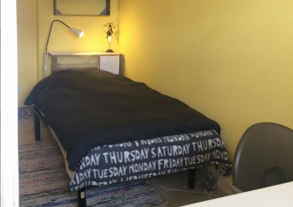 Quarto para estudantes perto de Universidades