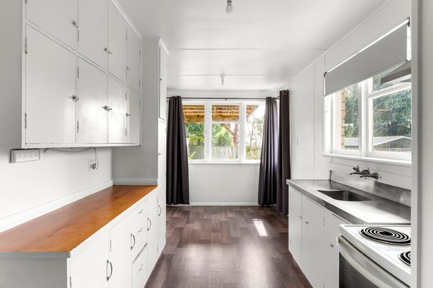 Home in the heart of the popular Elgin suburb - Photo 1