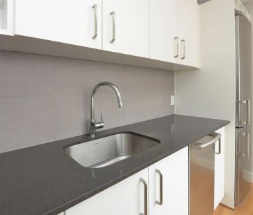 263 - 265 Russell Hill Road — Studio - unit 604 - Photo 4