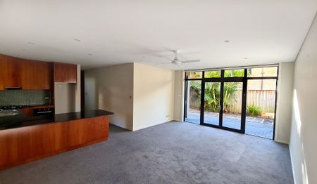 Executive Living - Sensational Townhouse in the Heart of Drummoyne - Photo 5