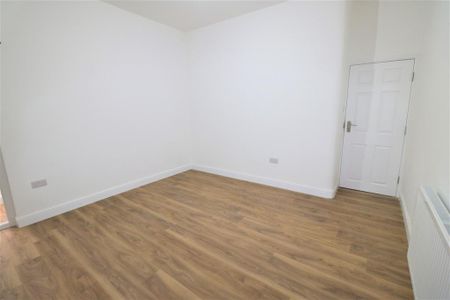 3 bedroom flat to rent - Photo 5