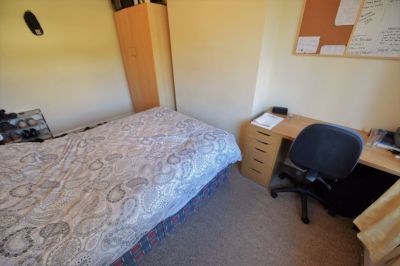 3 bedroom House in Cliffe Side Gardens, Leeds - Photo 3