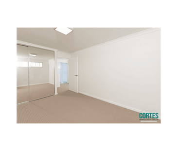 Light-Filled Townhouse in Prime Hamilton Hill Location - Photo 2