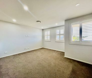 Stunning Family Home in Hamlyn Terrace! - Photo 5