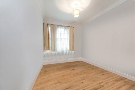 3 bedroom flat to rent - Photo 2