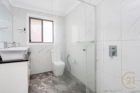 Luxury Family Home Offering Space, Style & Premium Modern Living in Parramatta!! - Photo 2