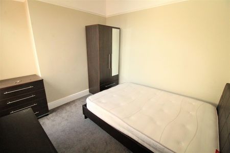 House - Terraced For Rent Manners Road, Southsea - Photo 4