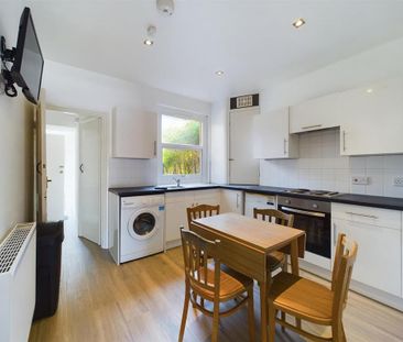 3 bedroom flat to rent - Photo 5