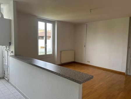Location Appartement 5 pièces 109m² MONT DE MARSAN 40000 - Photo 3