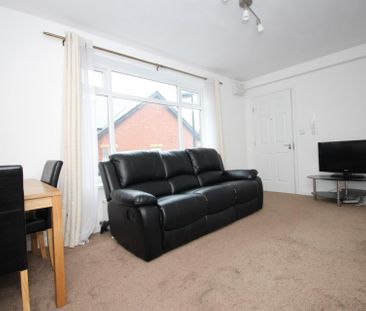 2 bedroom Flat to rent in Station Road, South Gosforth, Newcastle U... - Photo 2