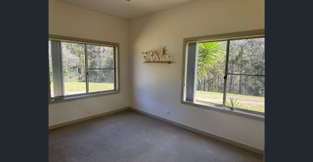 Spacious Two-Storey 4-Bedroom Rural Retreat with Modern Comforts - Photo 3