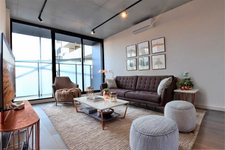 CONTEMPORARY 1 BEDROOM APARTMENT - Photo 2