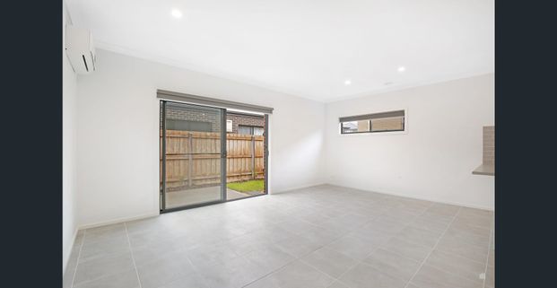 MODERN THREE BEDROOM HOME - Photo 1