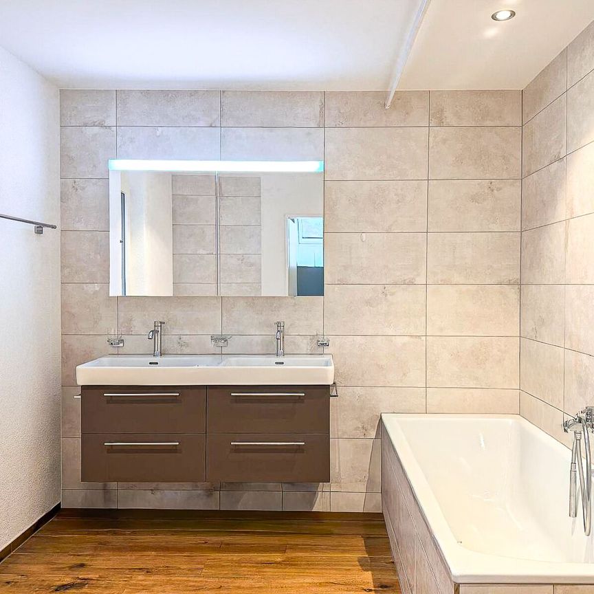 Generous penthouse apartment with its own attic and beautiful views - Foto 1