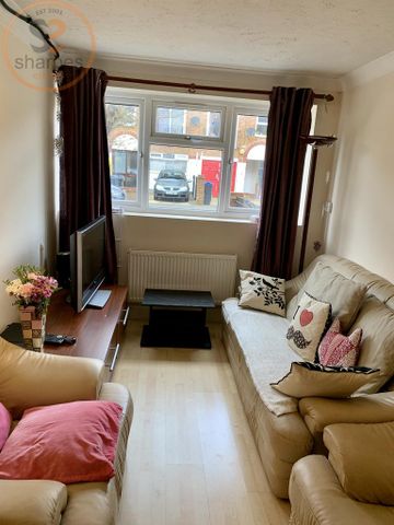 1 bedroom in a house share to rent - Photo 5