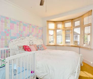 4 Bed Semi-Detached House, Holme Lacey Road, SE12 - Photo 3