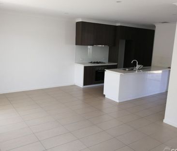 Modern 4-bedroom townhouse! - Photo 4