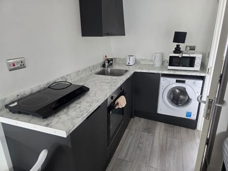 Studio to rent - Photo 2