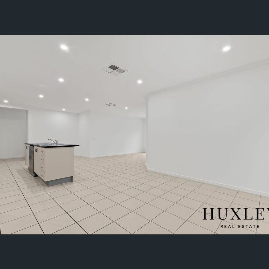 5 Colac Place, Caroline Springs, Vic 3023 - Photo 1