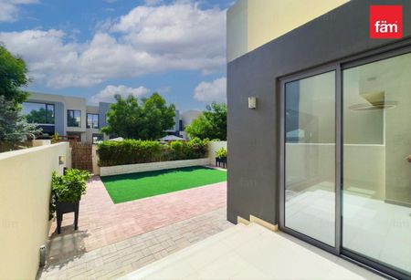 Vacant | Single Row | Great Condition - Photo 3