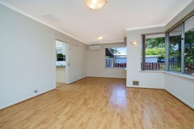 FAMILY HOME IN ROSSMOYNE PRIMARY AND SENIOR HIGH SCHOOL ZONE! - Photo 2