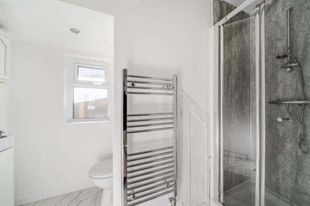 Goldbeaters Grove, Edgware, HA8 - Photo 5