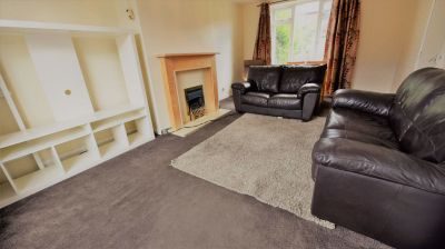 4 bedroom House in Langdale Gardens, Leeds - Photo 2
