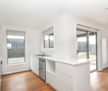 Modern Family Living in Westwinds Estate - Photo 6