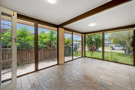 Three Bedroom Home with Pool! - Photo 5