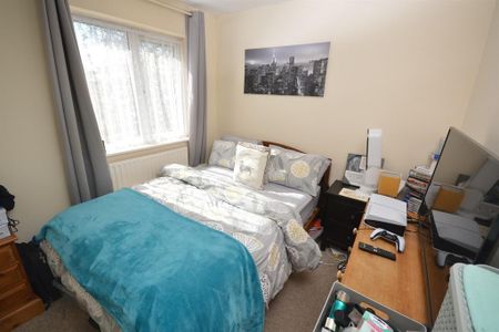 2 bedroom end of terrace house to rent - Photo 3