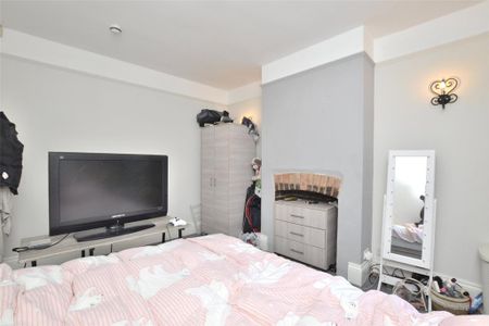 6 bedroom semi-detached house to rent - Photo 3