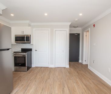 81 Empire St, Welland (Unit 13) - Extended Bachelor Apartment - Photo 4