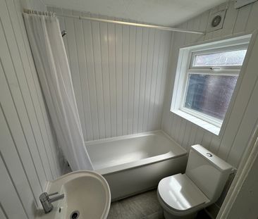 2 Bed Terraced House, Hawkins Street, L6 - Photo 6