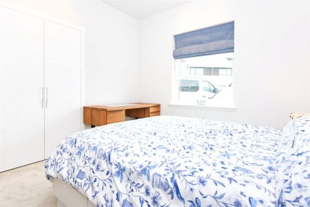 4 bedroom terraced house to rent - Photo 5