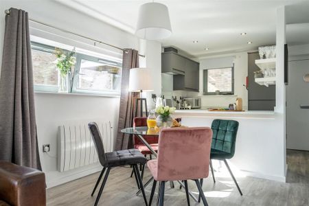 2 bedroom apartment to rent - Photo 4