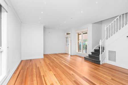 8/21 Fairholm Grove, Camberwell VIC 3124 - Townhouse For Rent | Domain - Photo 2