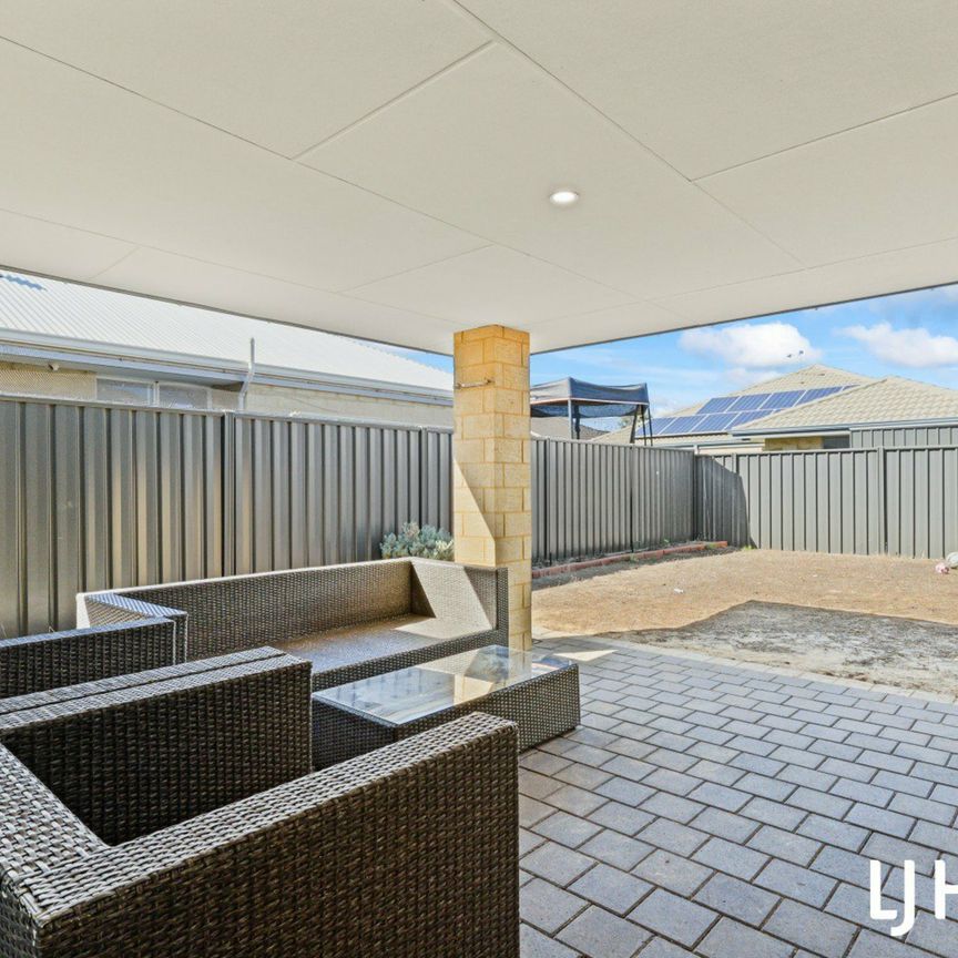 Modern Comfort in a Spacious Hilbert Home - Photo 1