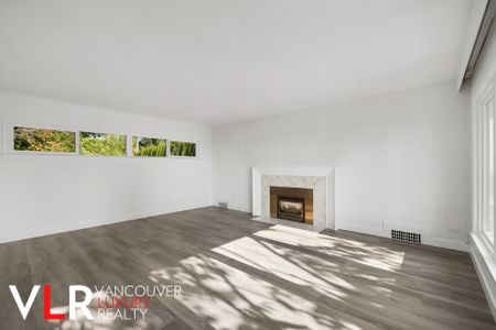 House in West Vancouver, BC - Photo 4