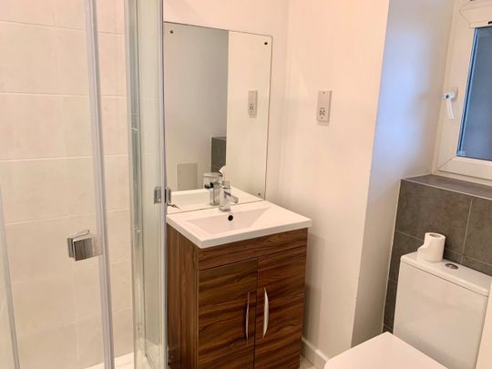 4 Bed Maisonette, Malcolm House, N1 - Photo 1