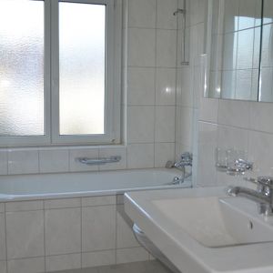 Zürich-Schwamendingen helle und schöne Wohnung befristet bis 30.09.27 - Photo 2