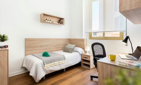 Carretera Su Eminencia, Sevilla, Andalusia 41013 - Photo 2