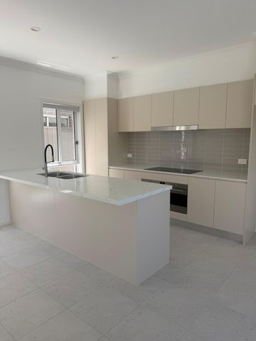 Newly Built Modern Home Offering Space, Comfort & Style - Photo 5