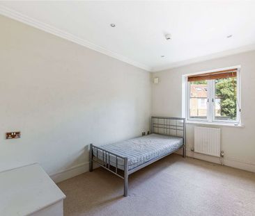 Immaculate five bedroom home, superbly located in Brentford. - Photo 5