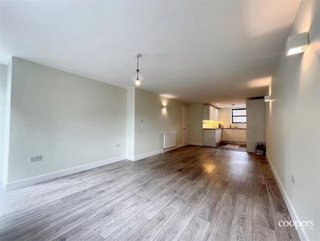 2 bedroom apartment - Photo 2