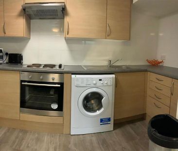 3 bedroom flat to rent - Photo 2