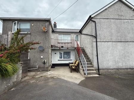 3 bedroom flat to rent - Photo 4