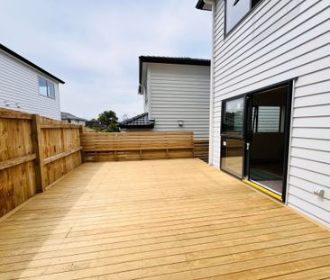 Brand New Free Standing Home in Macleans School Zone - Photo 4