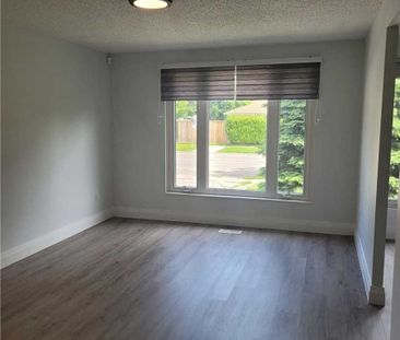 For Lease - 726 Grandview Drive Unit# Main, Oshawa, Ontario - Photo 3