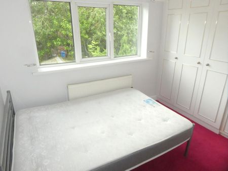 4 bedroom semi-detached house to rent - Photo 5