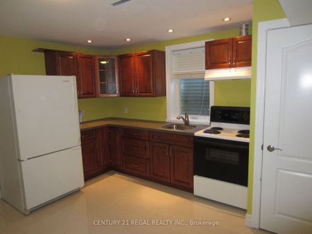 Detached Home For Lease | W8124348 - Photo 2